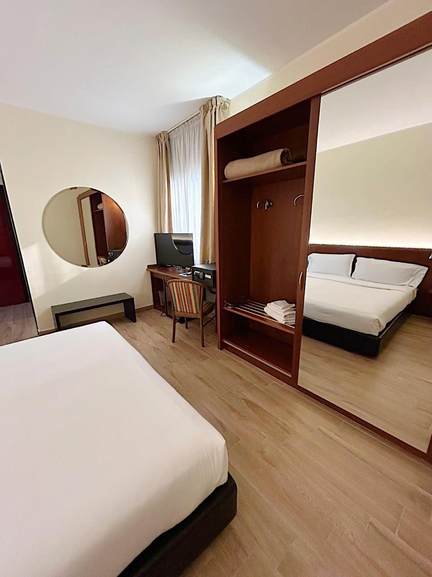 Ih Hotels Milano Blu Visconti Trezzano sul Naviglio Dış mekan fotoğraf