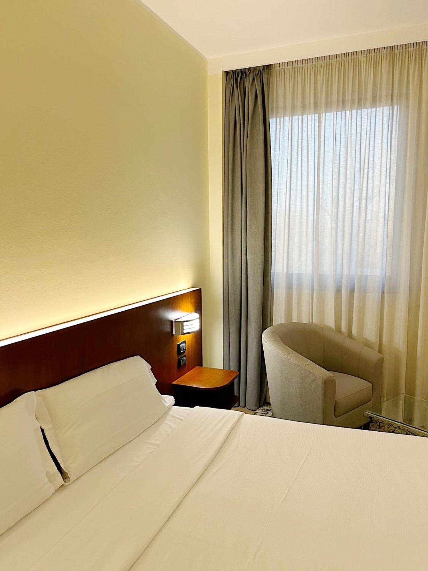 Ih Hotels Milano Blu Visconti Trezzano sul Naviglio Dış mekan fotoğraf